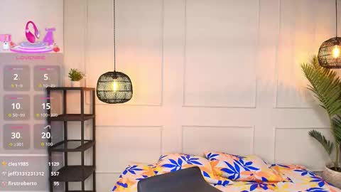 lUAN online show from November 18, 2025, 7:51 pm