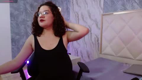 Snapshot of luar_tay chatting on December 19, 2025, 7:43 pm LUAR online show from December 19, 2025, 7:43 pm