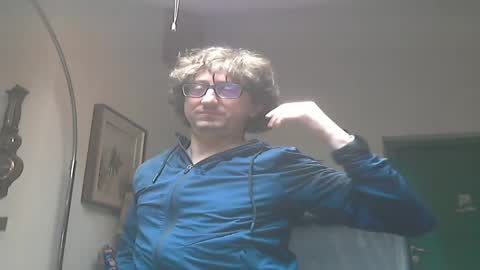 Snapshot of luca78_78 chatting on April 18, 2026, 8:29 am luca78 online show from April 18, 2026, 8:29 am