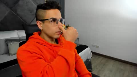 luca_morettii online show from October 12, 2025, 12:26 pm