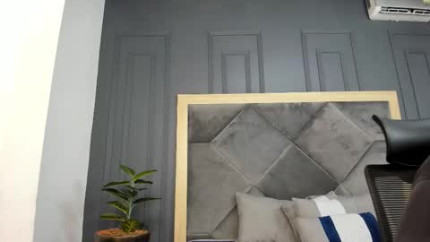 luca_morettii online show from November 8, 2025, 12:05 pm