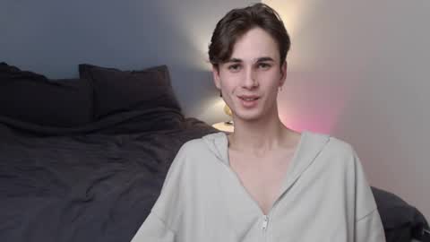 lucacharm online show from February 5, 2025, 12:53 am