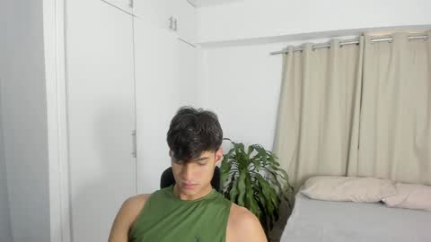 lucacosta19 online show from May 3, 2026, 11:49 am