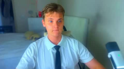 Lucas Gill online show from July 31, 2026, 2:44 am