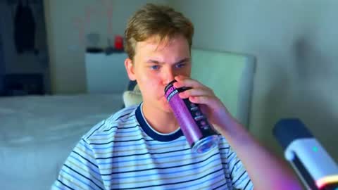 Lucas Gill online show from August 7, 2026, 12:12 am