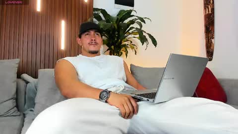 LUCA SANTOS online show from June 6, 2026, 5:12 am