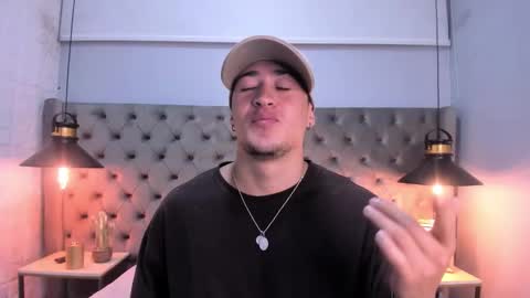 Snapshot of luccagrey chatting on November 7, 2025, 2:28 pm luccagrey online show from November 7, 2025, 2:28 pm