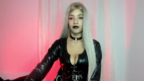 Snapshot of luci_fer_devil_1 chatting on February 5, 2025, 1:37 am Veronica Rati    online show from February 5, 2025, 1:37 am