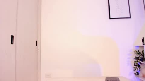 Lucia online show from November 21, 2025, 9:24 pm