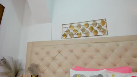 lucia_lorenz online show from February 8, 2026, 11:24 am