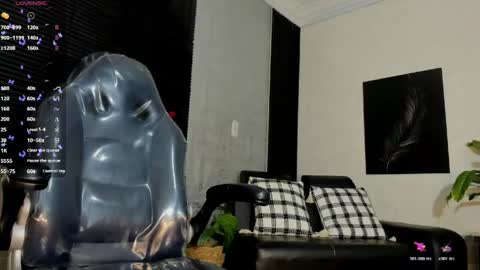 Snapshot of lucia_oregon chatting on May 25, 2026, 1:06 pm L U C I A online show from May 25, 2026, 1:06 pm