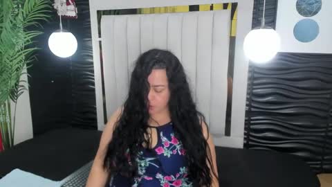 Snapshot of lucia_vonne chatting on January 8, 2025, 11:21 am Lucia Vonne online show from January 8, 2025, 11:21 am