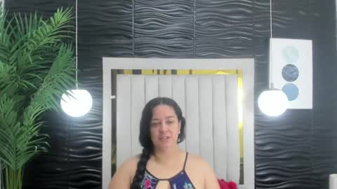 Snapshot of lucia_vonne chatting on January 21, 2025, 11:35 am Lucia Vonne online show from January 21, 2025, 11:35 am