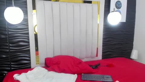 Snapshot of lucia_vonne chatting on February 20, 2025, 5:29 pm Lucia Vonne online show from February 20, 2025, 5:29 pm