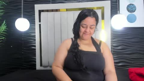 Snapshot of lucia_vonne chatting on February 24, 2025, 11:10 am Lucia Vonne online show from February 24, 2025, 11:10 am