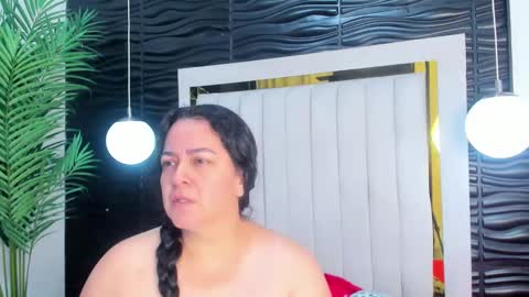 Snapshot of lucia_vonne chatting on March 3, 2025, 11:00 am Lucia Vonne online show from March 3, 2025, 11:00 am