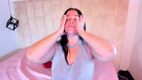 Snapshot of lucia_vonne chatting on September 16, 2025, 2:40 pm Lucia Vonne online show from September 16, 2025, 2:40 pm