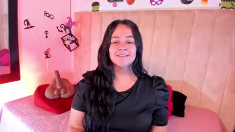 Snapshot of lucia_vonne chatting on October 7, 2025, 1:03 am Lucia Vonne online show from October 7, 2025, 1:03 am