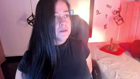 Snapshot of lucia_vonne chatting on October 16, 2025, 1:23 pm Lucia Vonne online show from October 16, 2025, 1:23 pm
