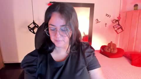 Snapshot of lucia_vonne chatting on October 19, 2025, 9:04 pm Lucia Vonne online show from October 19, 2025, 9:04 pm