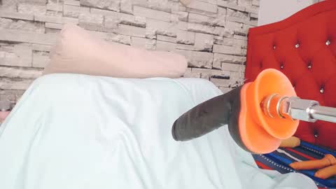 luciaaah online show from February 4, 2025, 8:49 pm