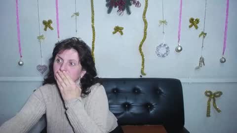 Snapshot of luciami chatting on December 19, 2024, 10:00 pm LuciaMi online show from December 19, 2024, 10:00 pm