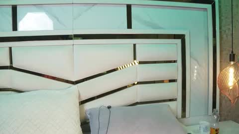 luciana_agudelo online show from March 18, 2026, 8:01 pm