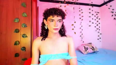 Snapshot of lucianromeo17 chatting on September 14, 2025, 7:24 pm Lucy or Lucian 3 Come to my social Links3   online show from September 14, 2025, 7:24 pm