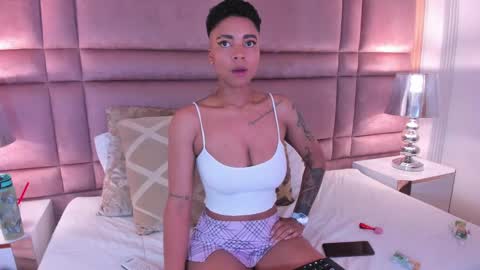  lucia wallace  online show from February 18, 2025, 3:42 am