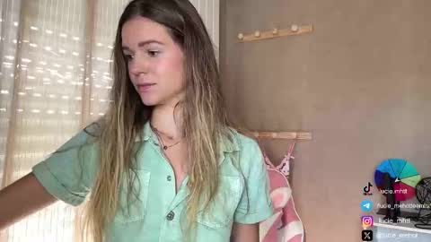 Snapshot of lucie_hot chatting on September 19, 2025, 9:11 am Lucie hot follow me on online show from September 19, 2025, 9:11 am