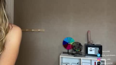 Snapshot of lucie_hot chatting on September 21, 2025, 8:38 am Lucie hot follow me on online show from September 21, 2025, 8:38 am