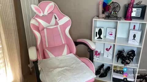 Snapshot of lucie_hot chatting on September 29, 2025, 8:30 am Lucie hot follow me on online show from September 29, 2025, 8:30 am