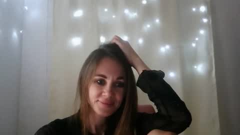 LucieMack online show from October 18, 2025, 9:15 pm