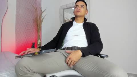 Snapshot of lucii_fer_ chatting on April 12, 2026, 12:21 pm Leo online show from April 12, 2026, 12:21 pm