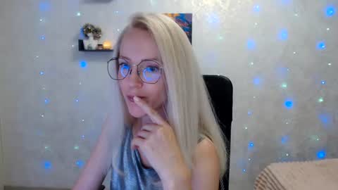 Snapshot of luckcristal chatting on July 7, 2026, 4:22 pm Arina online show from July 7, 2026, 4:22 pm