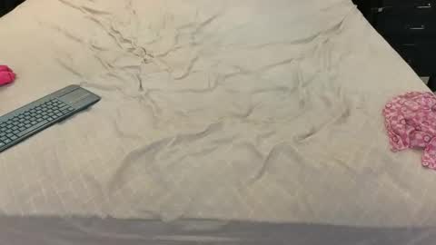 luckylee1992 online show from February 28, 2026, 3:07 am