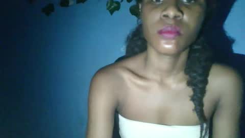 Snapshot of luckymadequeen chatting on February 27, 2026, 12:32 am Gloria online show from February 27, 2026, 12:32 am