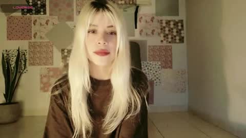 luckysapphire777 online show from April 25, 2026, 11:35 am