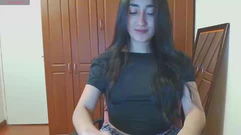 Snapshot of lucy111_love chatting on September 22, 2025, 11:40 pm Lucy online show from September 22, 2025, 11:40 pm