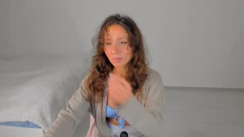 lucy__ray online show from December 1, 2025, 11:32 pm