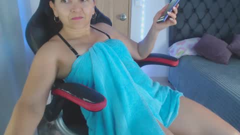 Snapshot of lucy_chanell chatting on December 6, 2024, 7:10 am lucy online show from December 6, 2024, 7:10 am