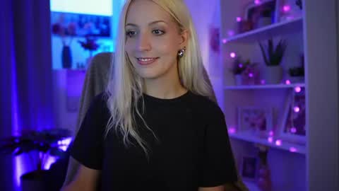 Snapshot of lucy_cutie_ chatting on July 17, 2026, 6:02 pm Cutie Lucy online show from July 17, 2026, 6:02 pm