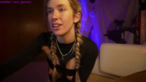 Snapshot of lucy_gooosey chatting on February 6, 2025, 5:25 am Lucy. online show from February 6, 2025, 5:25 am
