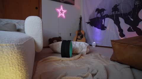 Snapshot of lucy_gooosey chatting on February 27, 2025, 11:48 pm Lucy. online show from February 27, 2025, 11:48 pm