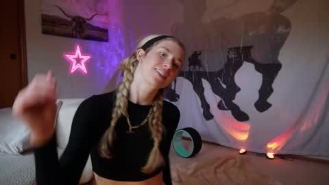 Snapshot of lucy_gooosey chatting on March 9, 2025, 1:14 am Lucy. online show from March 9, 2025, 1:14 am