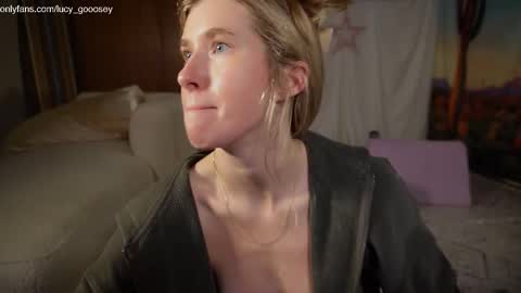 Snapshot of lucy_gooosey chatting on September 29, 2025, 3:44 am Lucy. online show from September 29, 2025, 3:44 am