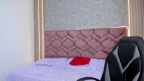 Snapshot of lucy_greys_ chatting on March 5, 2025, 5:18 pm Lucy Greys online show from March 5, 2025, 5:18 pm