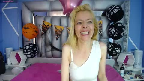  SleepyAbuela online show from October 28, 2025, 1:58 pm