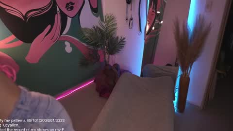 Lucy Alien  online show from June 26, 2026, 10:25 pm