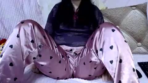 Snapshot of lucygolds chatting on February 5, 2026, 6:18 am LucyGoldS online show from February 5, 2026, 6:18 am